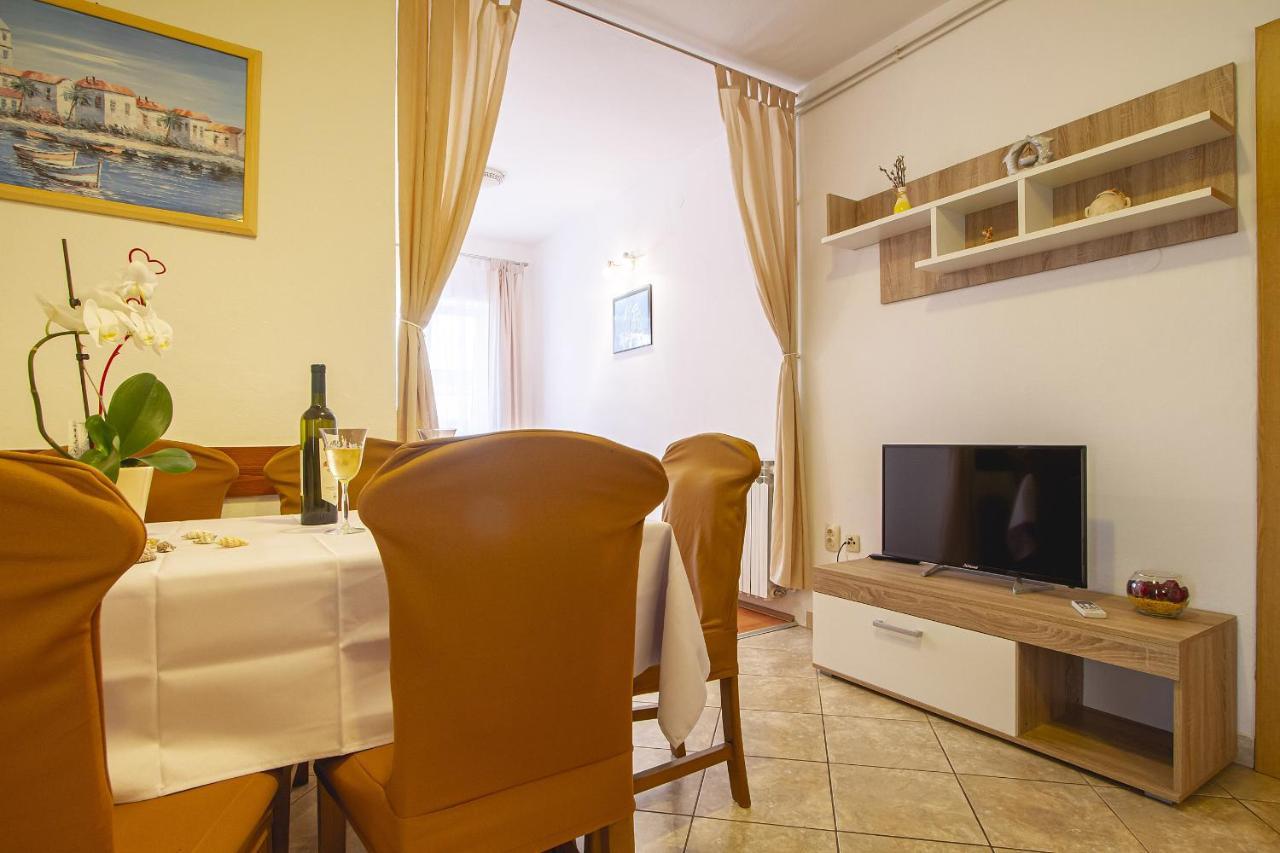Apartmani Justic Nijvice Zewnętrze zdjęcie