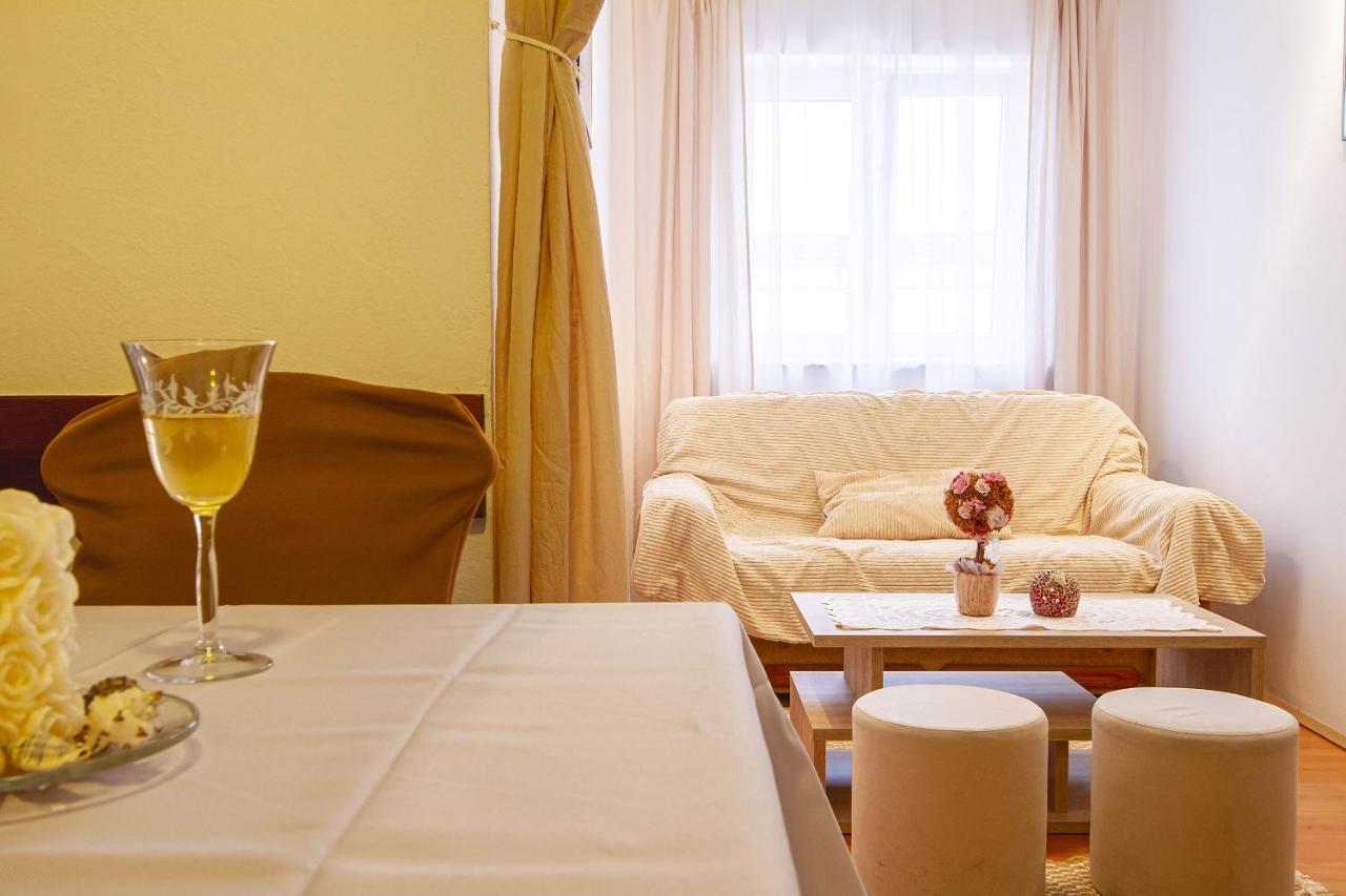 Apartmani Justic Nijvice Zewnętrze zdjęcie