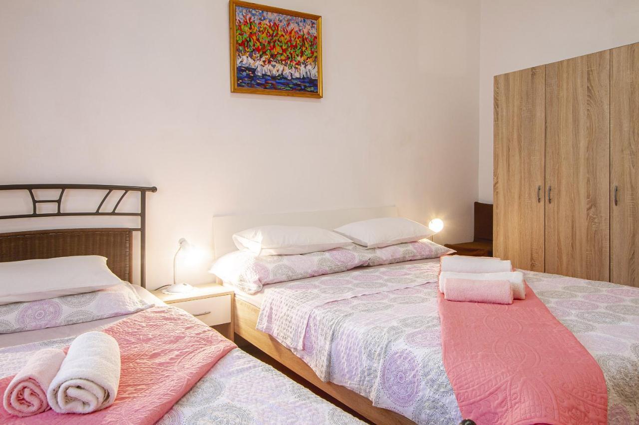 Apartmani Justic Nijvice Zewnętrze zdjęcie