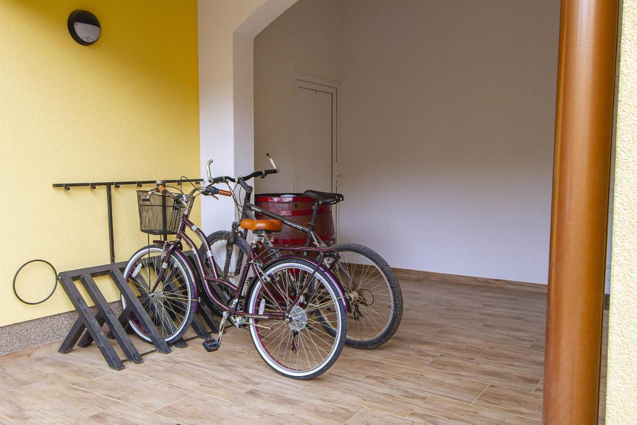 Apartmani Justic Nijvice Zewnętrze zdjęcie