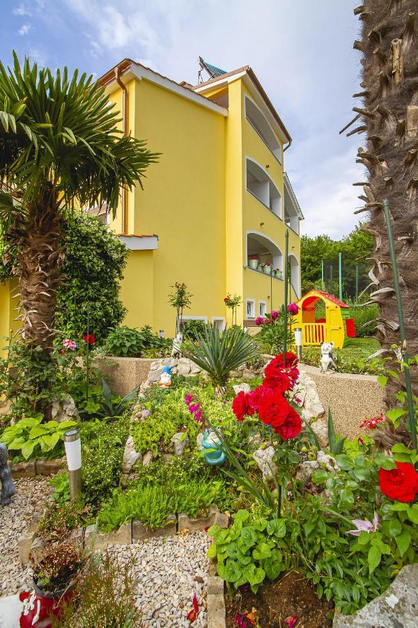 Apartmani Justic Nijvice Zewnętrze zdjęcie